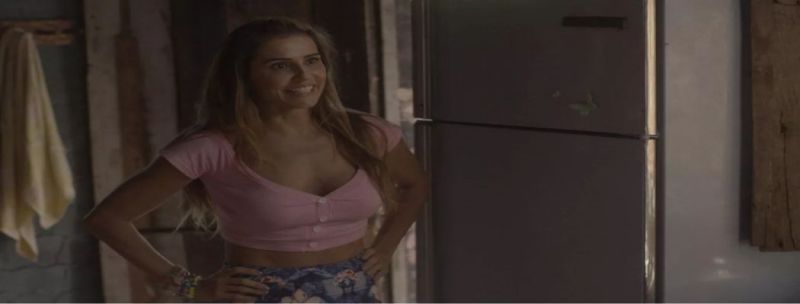 Karola mente que espera um filho de Beto/Miguel